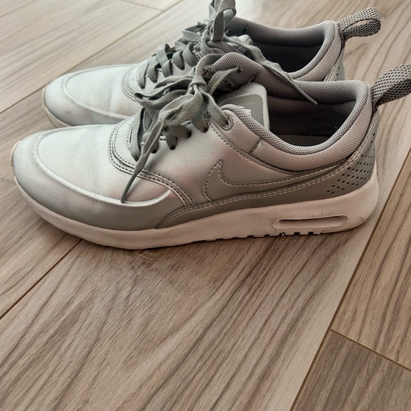 Nike Silver Air Max Thea - Picture 2 of 4